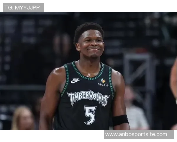 爱德华兹表现平平半场投篮命中率不佳仅得9分1板3助