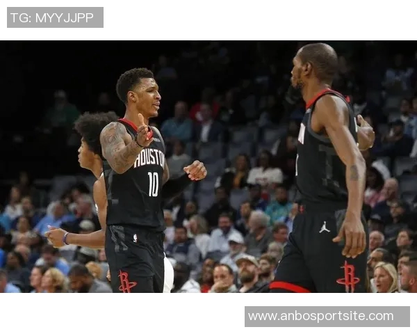 文班在移动中接球威胁显著马刺应加强战术调整以提升进攻效率